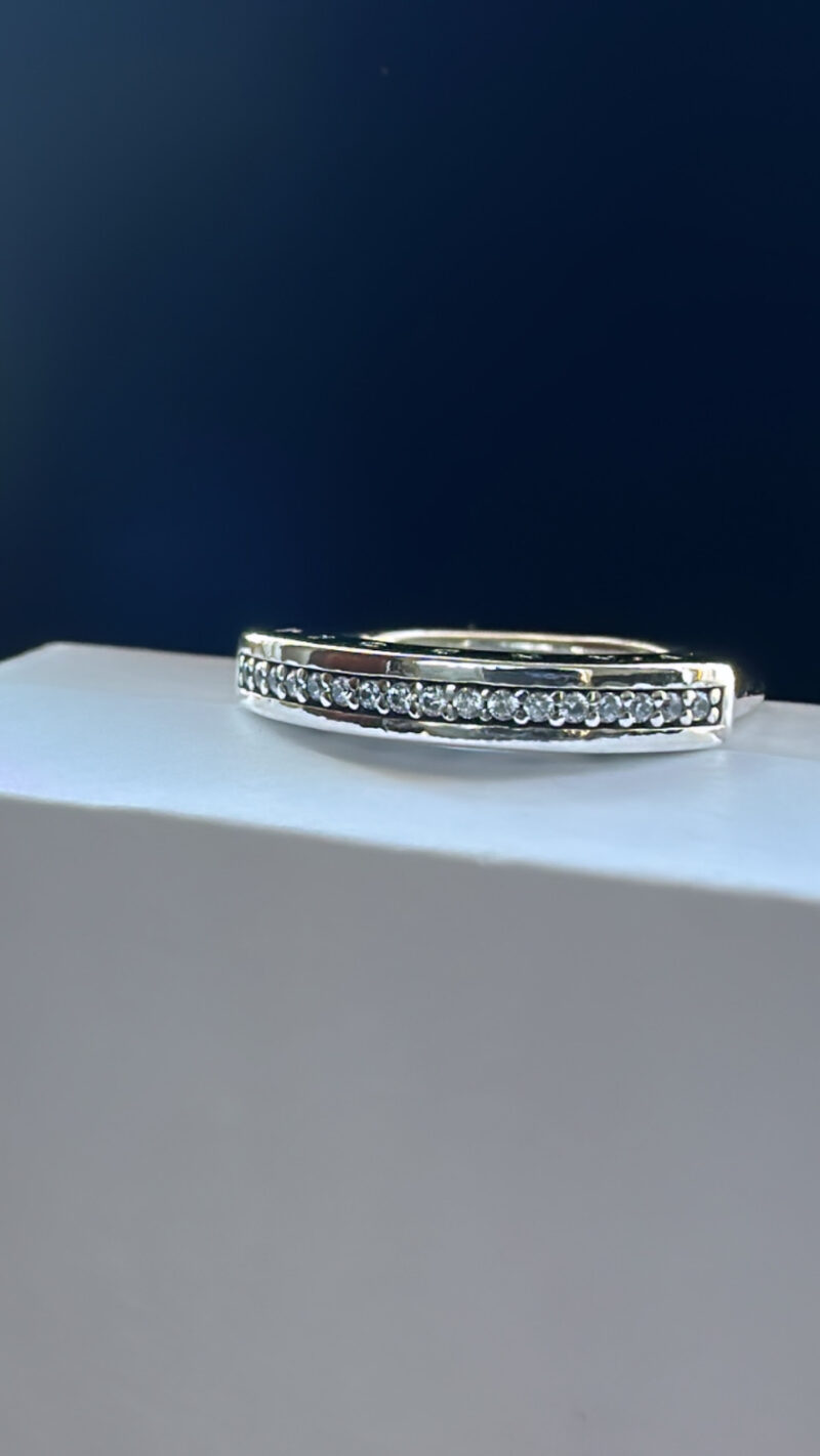 Anillo Grabado Pandora con zirconias - Imagen 5