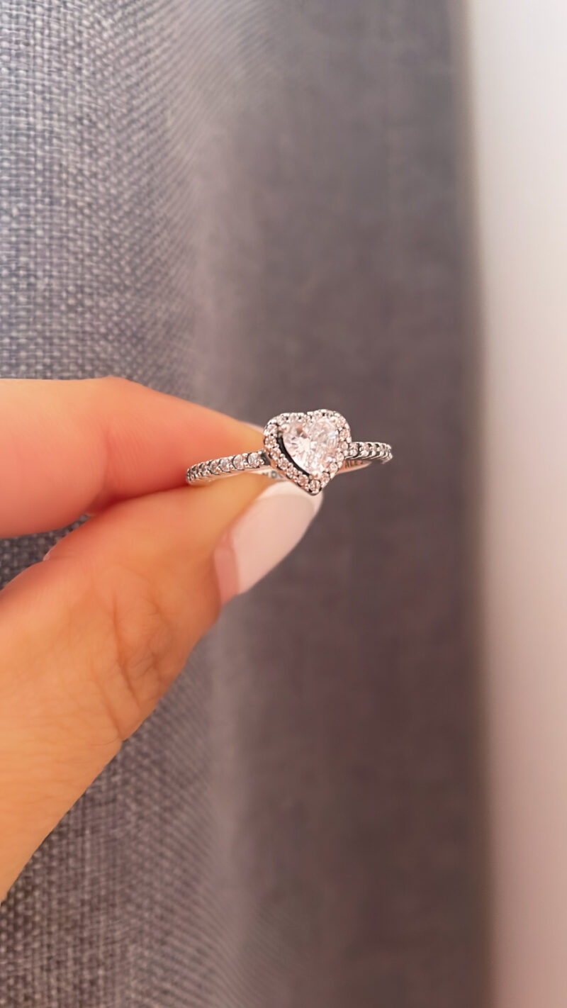 Anillo Reluciente Corazón Con Zirconias - Imagen 3